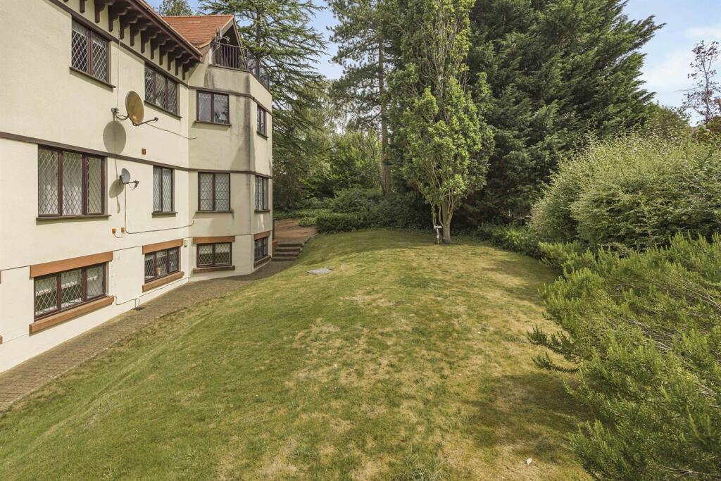 3 bedroom penthouse for sale in The Avenue, Hale, Altrincham, WA15